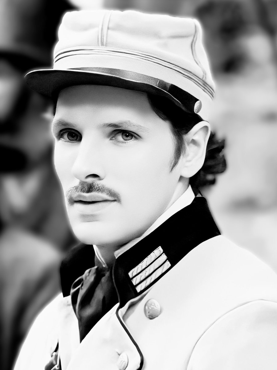 Colin Morgan obviously. 💖

#ColinMorgan