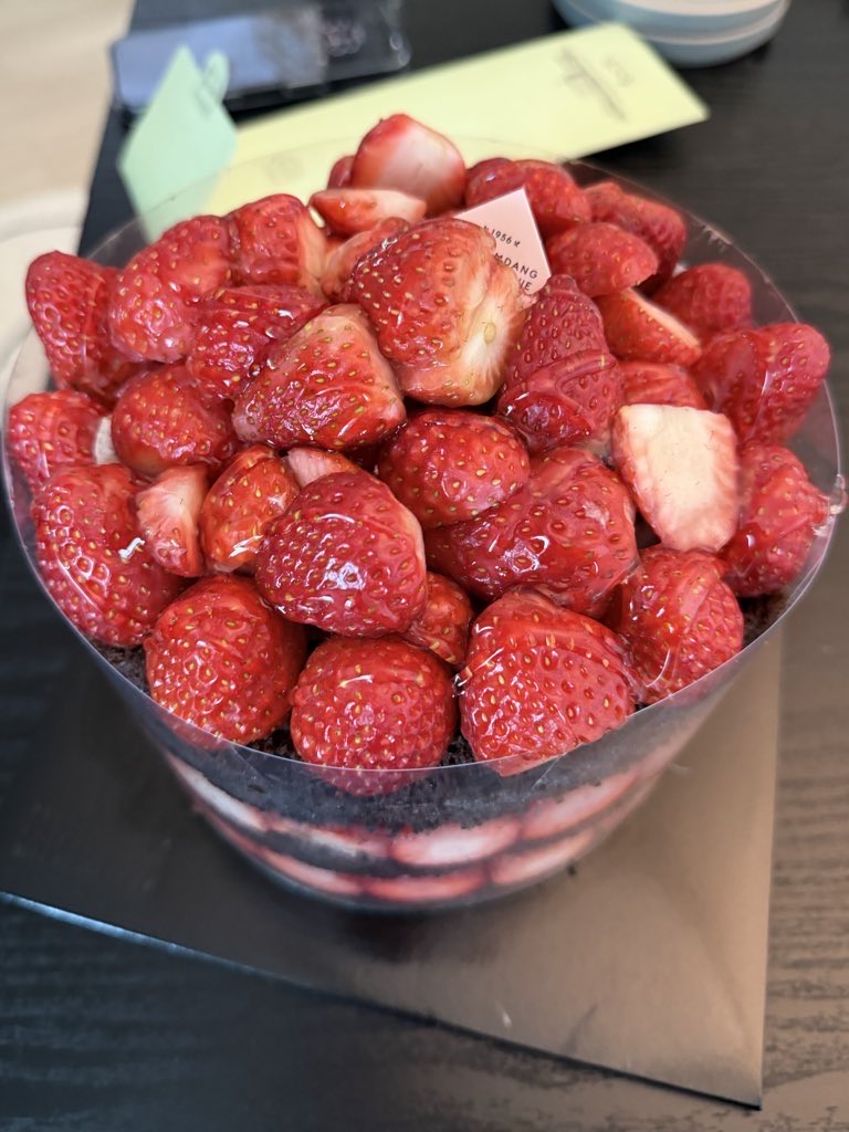 n9g8y's tweet photo. 딸기시루食べたいが為に朝イチで대전いったの楽しかったな〜ᐢ⸝⸝ɞ̴̶̷ ·̮ ɞ̴̶̷⸝⸝ᐡ留学してる時に絶対したかった事‼️ https://t.co/kJ1Xqa6qyy