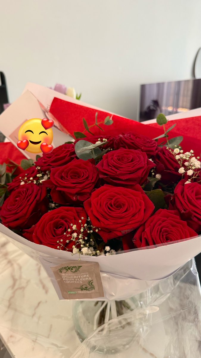 Nouvelle obsession : les red Naomi. Les seules qui rivalisent avec les pivoines ￼Elles sont tellement belles 😻🫠