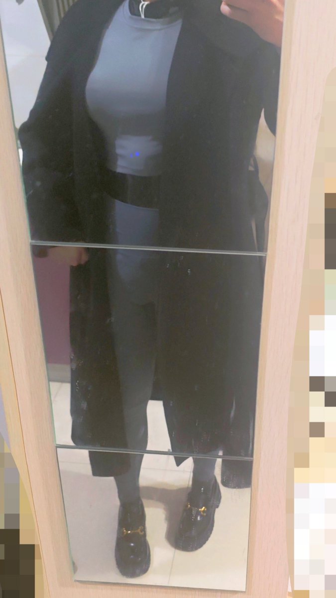 Longbow455's tweet photo. 天气很快就要热到不能这么穿了 #latex #胶衣 https://t.co/Bxuz3jz6gH