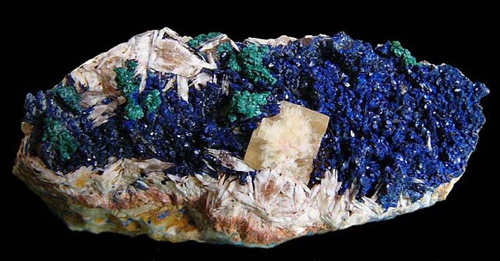 mexporg's tweet photo. #Baryte cluster almost fully covered by dark blue #Azurite with green #Malachite and yellow #Fluorite cube from Aouli, Morocco.

Size 8 x 4 cm

#mineral #crystal #mineralogy #mineralexpert https://t.co/A9ZamKfzzC