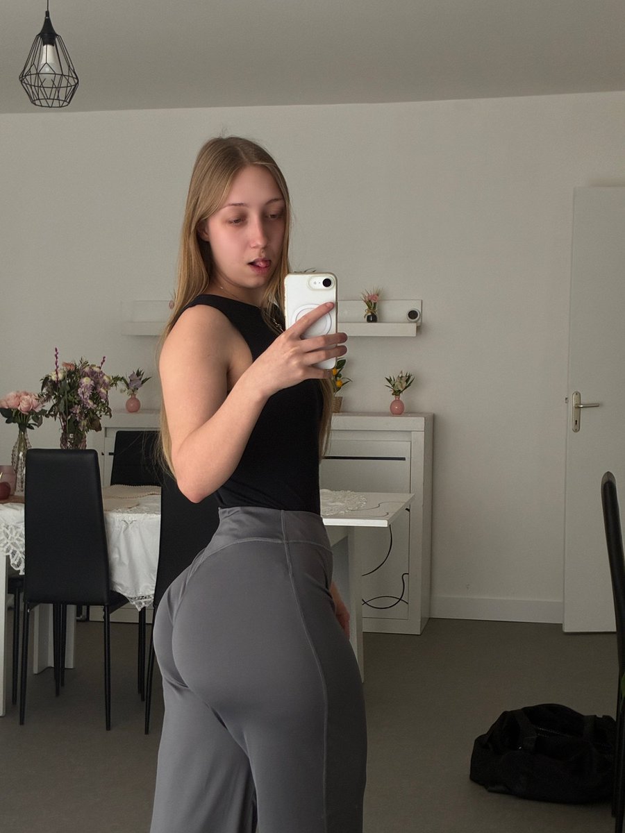 lylybloomfit tweet media