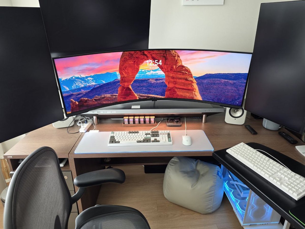 Special_Ledger / Premium + tweet media