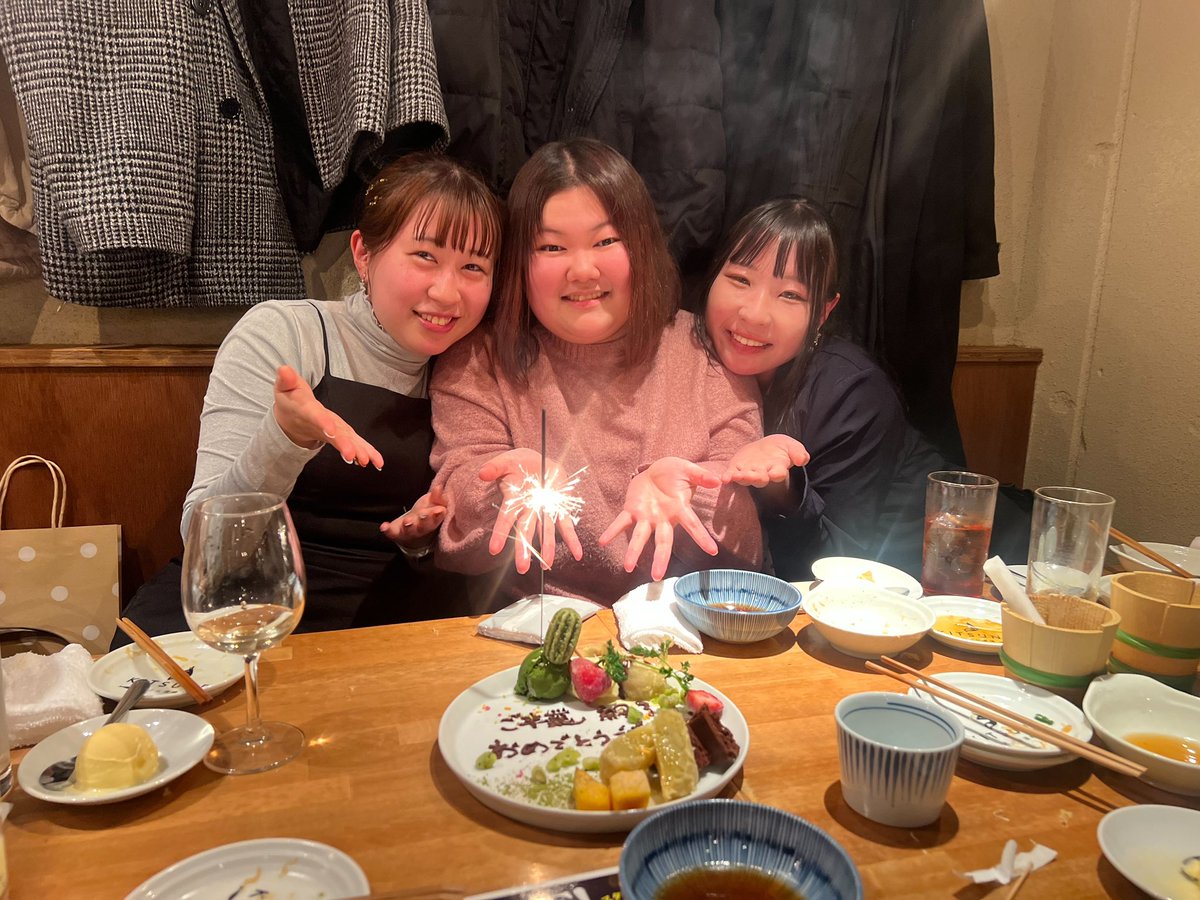 clarinet_kengei's tweet photo. 2026.3.25

卒業式が行われました。
くらべやからは3名の先輩方がご卒業・ご修了されました🌸
本当に沢山お世話になりました！！！！
先輩方のこれからのご活躍を、心よりお祈りしております✨️

昨日の追いコンの写真も載せておきます📸💖 https://t.co/kogIwBmsil