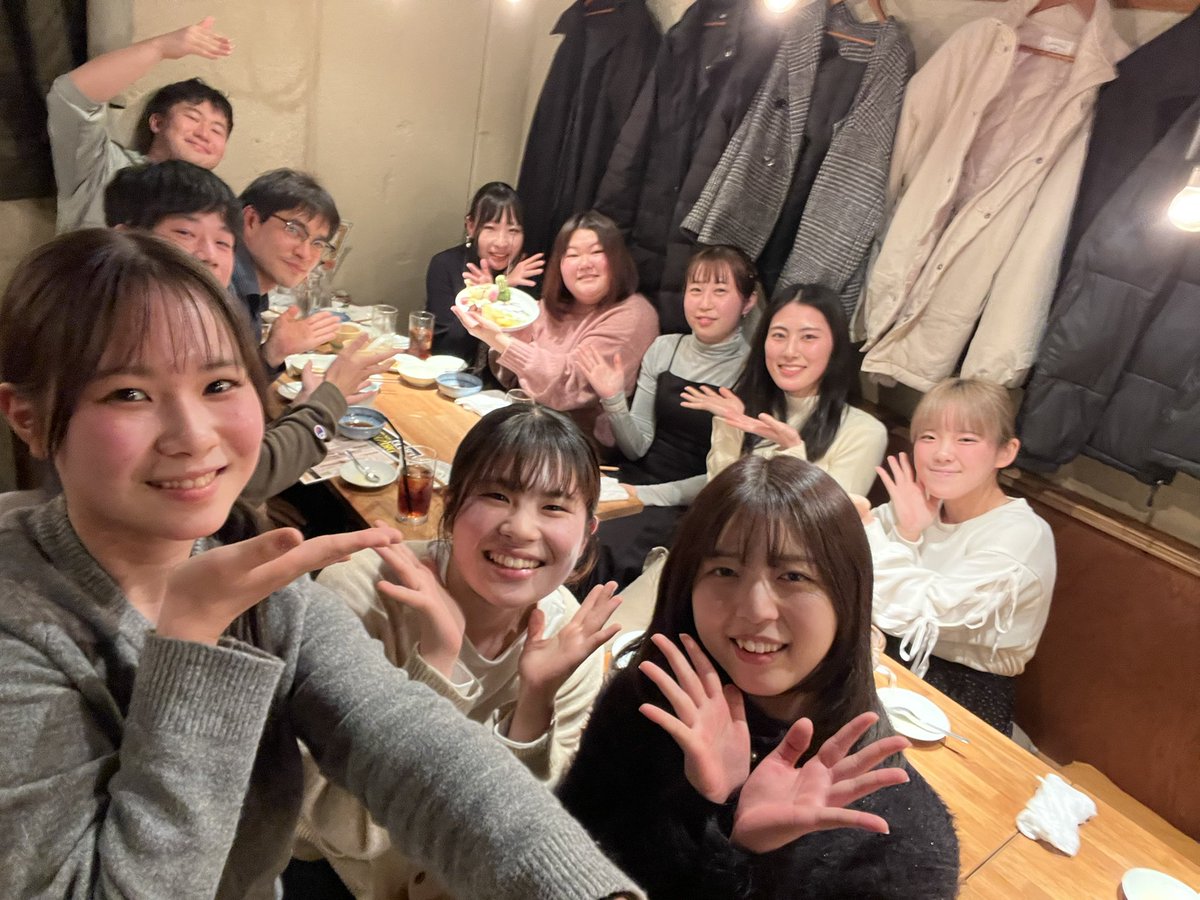 clarinet_kengei's tweet photo. 2026.3.25

卒業式が行われました。
くらべやからは3名の先輩方がご卒業・ご修了されました🌸
本当に沢山お世話になりました！！！！
先輩方のこれからのご活躍を、心よりお祈りしております✨️

昨日の追いコンの写真も載せておきます📸💖 https://t.co/kogIwBmsil