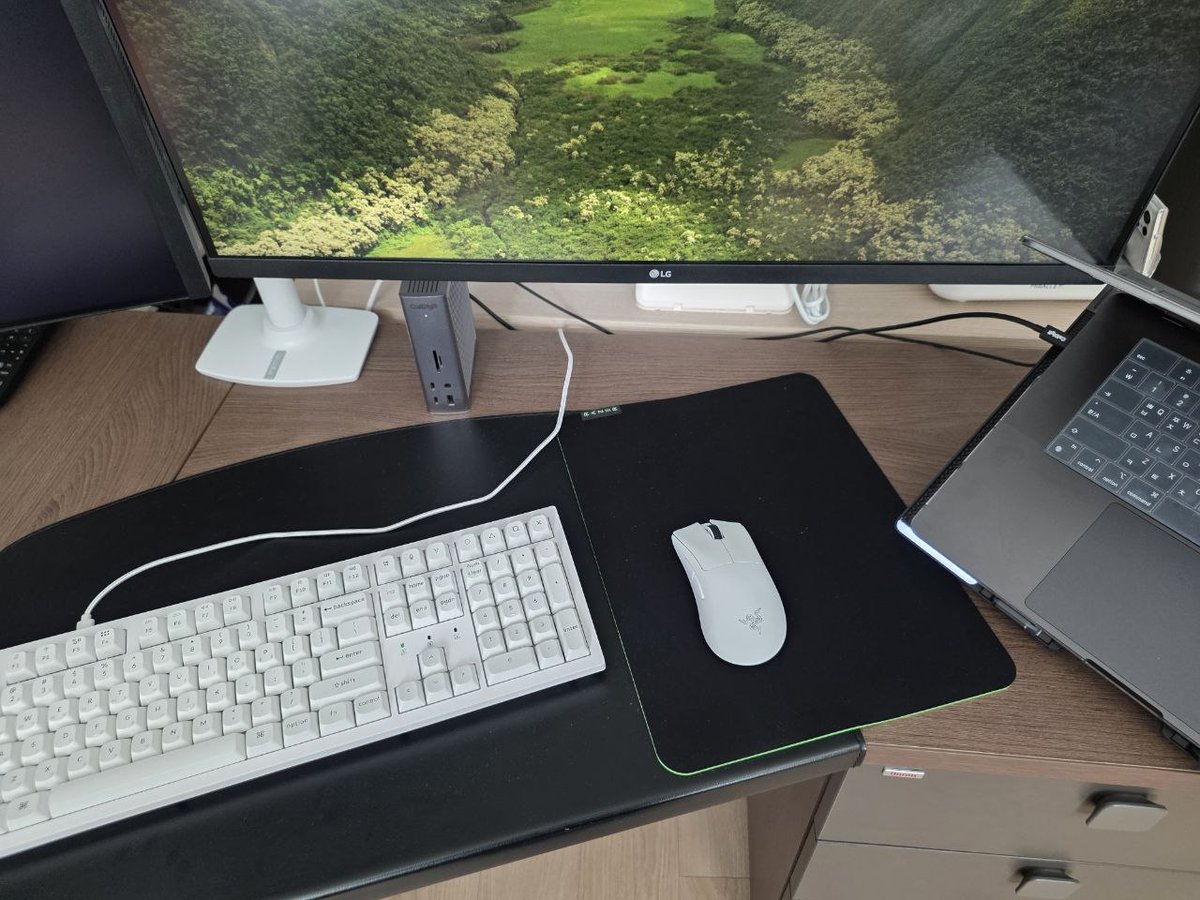 Special_Ledger / Premium + tweet media