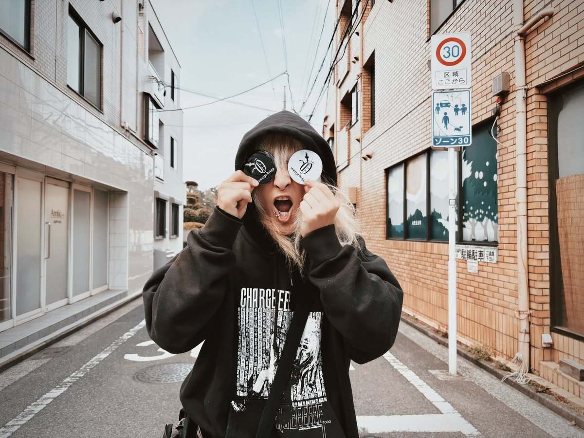 CHARGEEEEEE... tweet media