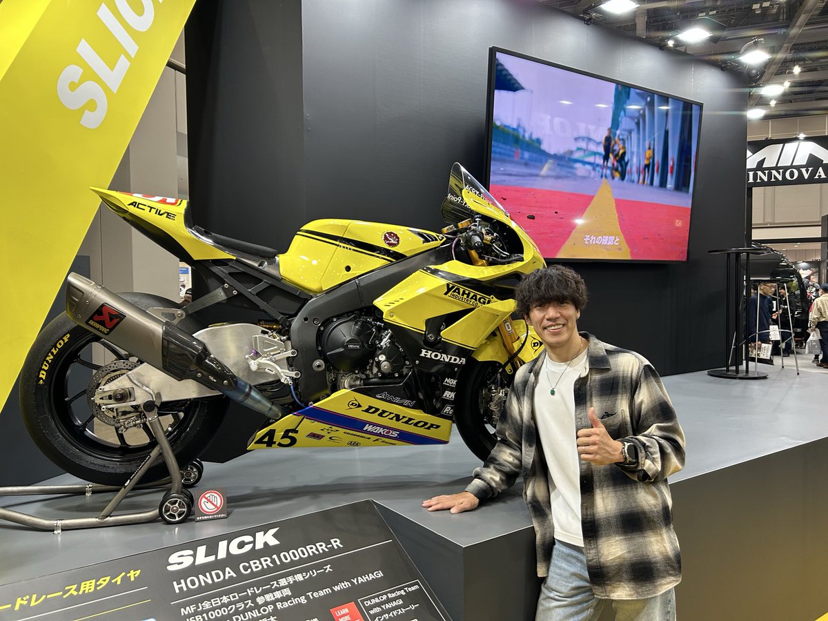 東京モーターサイクルショーDUNLOPブースの長島哲太選手トークショー
