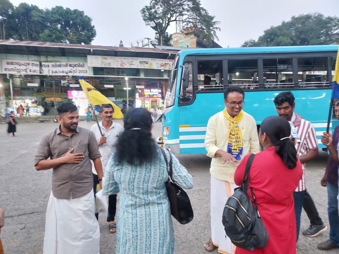 aapkerala's tweet photo. @AAPKerala State President @VinodMWilson campaigns for Thodupuzha Assembly candidate Adv. Basil John.
He is the AAP Idukki District President and the Coordinator of the #HalfPriceScam victims' action committee.
#കേരളം_നല്ലത്_അർഹിക്കുന്നു
#KeralamDeservesBetter
#VoteForAAP https://t.co/TUhxh4jr8z