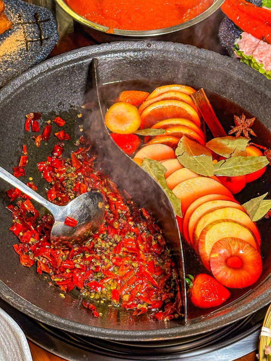 M  o  o  D tweet media