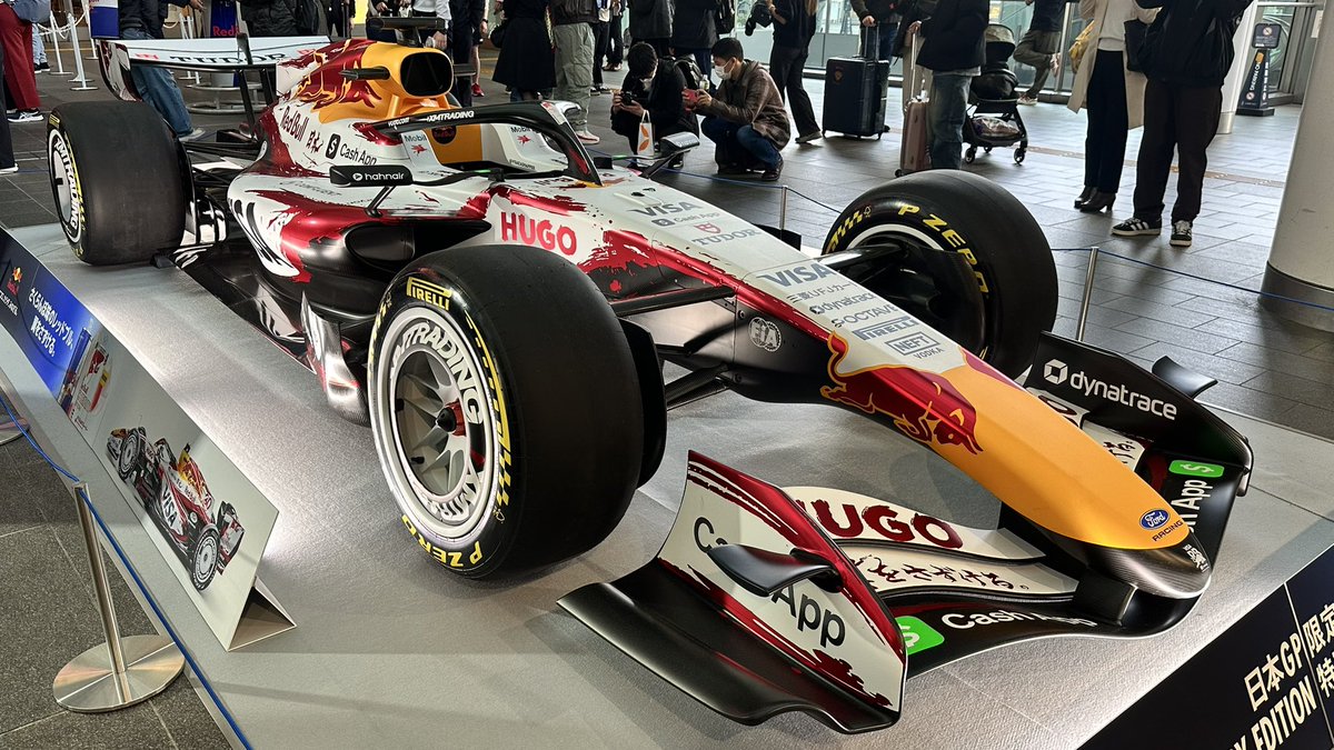 Masackx's tweet photo. 中国出張から帰国
今週は、子供の引越しがあってF1行けないので名古屋駅でRB観て我慢‼️
#f1jp https://t.co/uQVHxQ4S3L