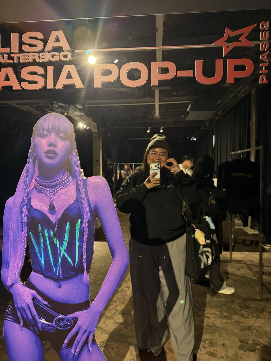 ลิลิเฟิร์น | ลิซ่าดวงนกฟีนิกซ์ 64 ∞ tweet media