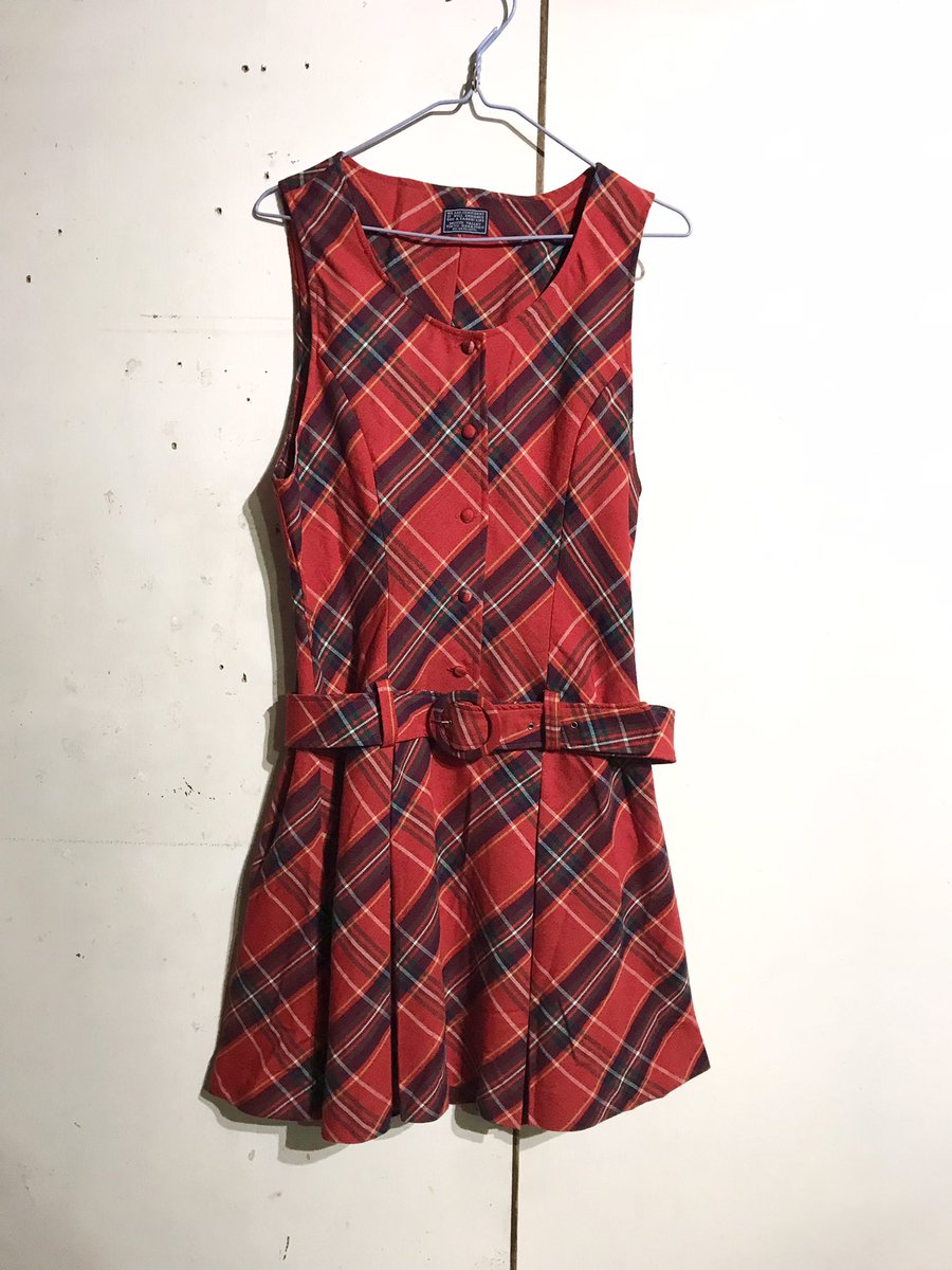 【今日のわんぴーす①】
🍓90’s チェック柄ワンピース レディスＭくらい
王道の赤チェック❣️
シルエット カッティング 丈にベルトすべて💯
中に何を着るかワクワクです😆🍟🍟🍟