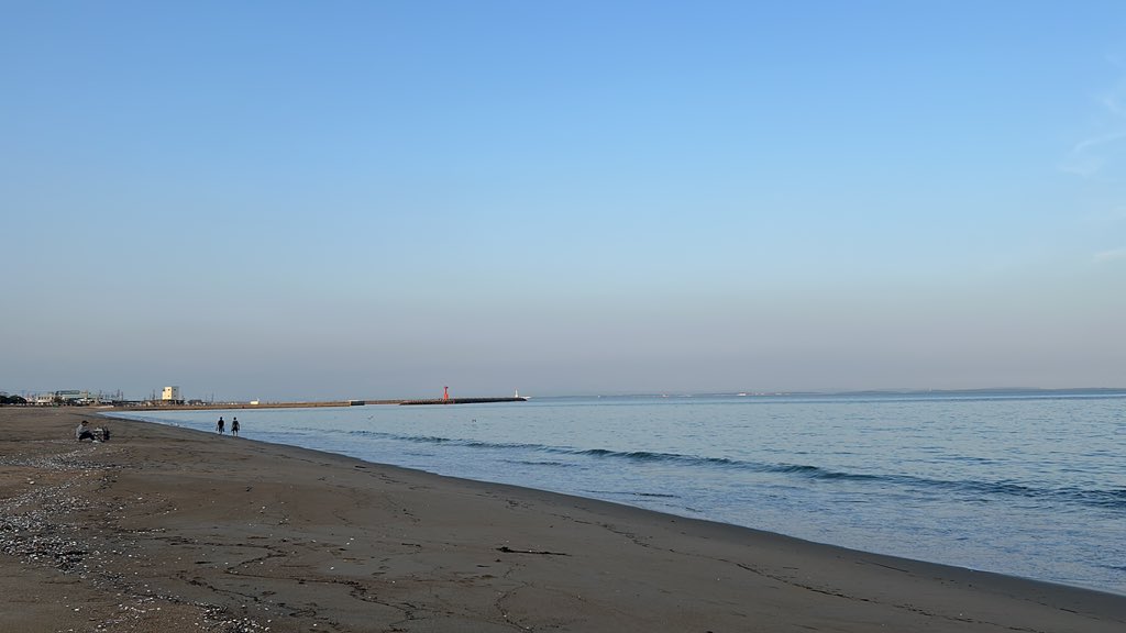 pinocheek's tweet photo. 鈴鹿サーキットから鼓ヶ浦海水浴場まで歩いてしまった
ちょっとした美保の松原な感じ
伊勢湾や知多半島、渥美半島、鳥羽まで見える（と思う） https://t.co/GNQhDjh9z6