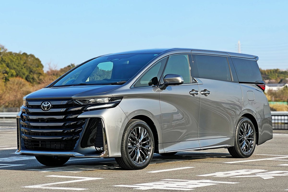 最近このカラーのヴェルファイアが非常に気になっている…🥺 次の車検