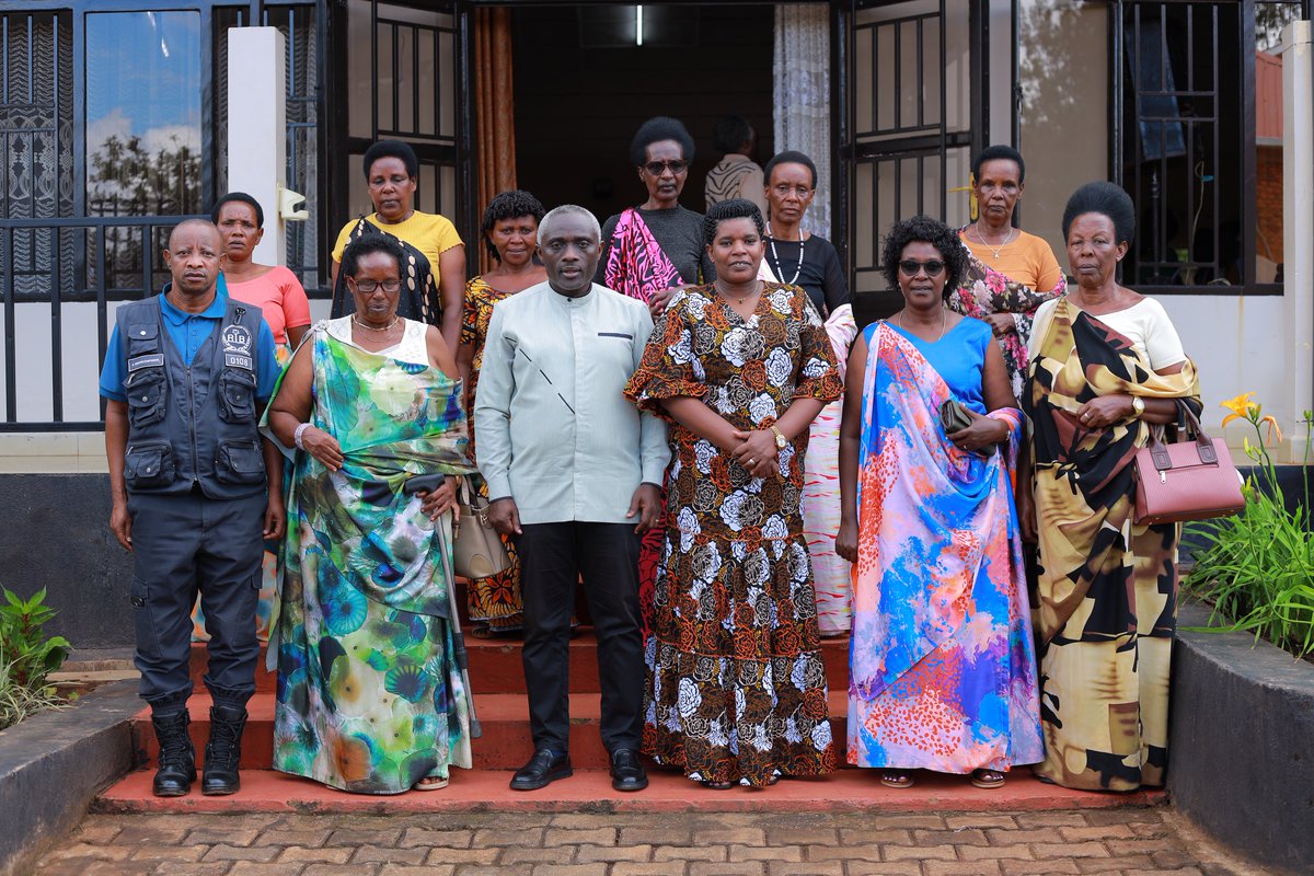 Be Kind ๐โ tweet media