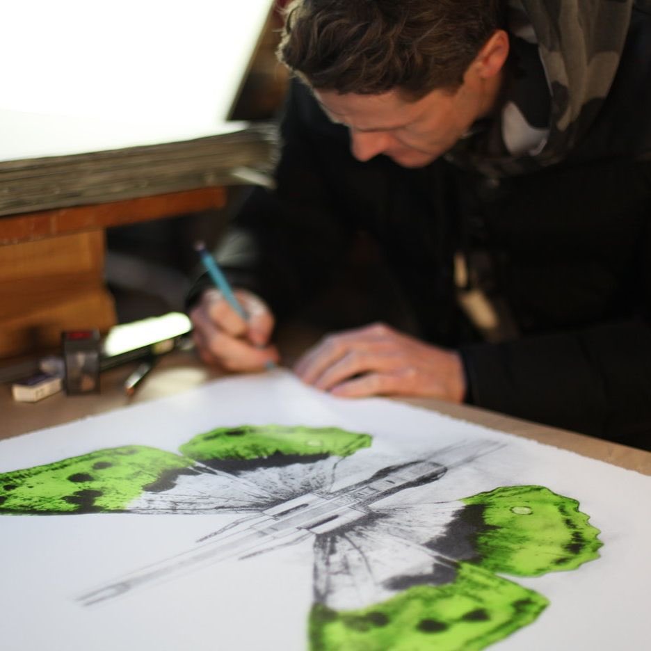 PrintThemAll's tweet photo. Ludo confronts the illusion of success and the inevitability of decay in his lithograph “344” 🦋⁠
⁠
🔗 Make it yours https://t.co/SDqiHe3dBj, or contact us at hello@printthemall.com⁠ https://t.co/pMoxcfpPUl