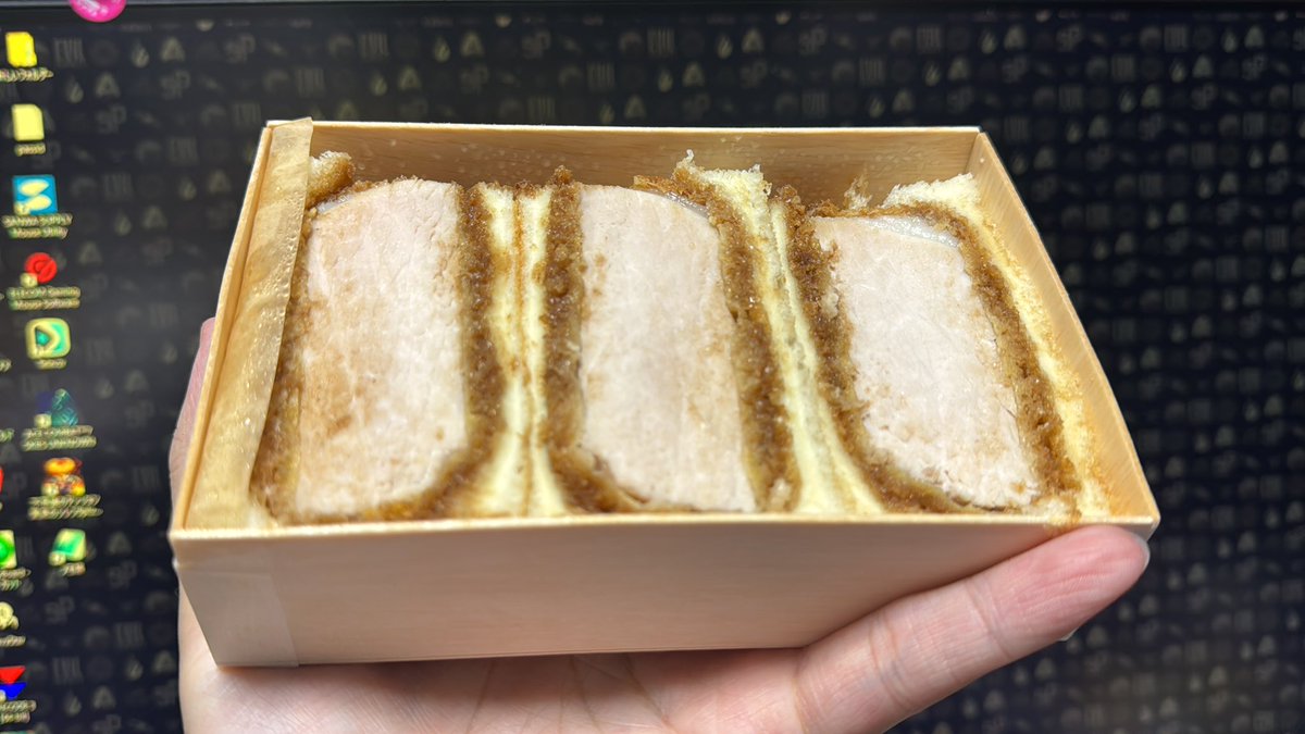 分厚くて美味そ〜う

#丸七 #カツサンド