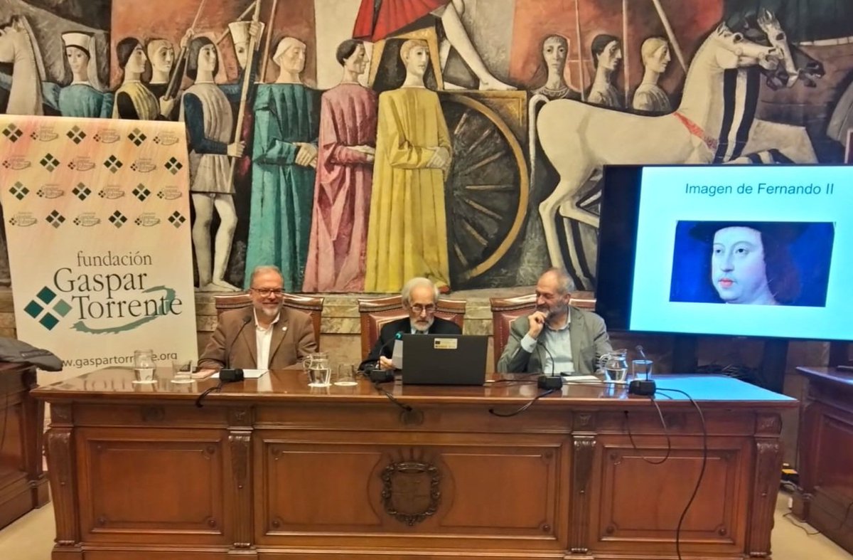 BizenFuster1's tweet photo. Interesante coloquio del profesor ESTEBAN SARASA  en el III CURSO HISTORIA, CULTURA E IDENTIDAD DE ARAGON de la @FundGasparTorre sobre Fernando II de Aragón y su época, con @DPZaragoza y la @CajaRuralAragon. 
Véase en: https://t.co/BSyMeMAoCY

@unizar @aragon_2015 @REA_rolde https://t.co/6zcrw7gBu0