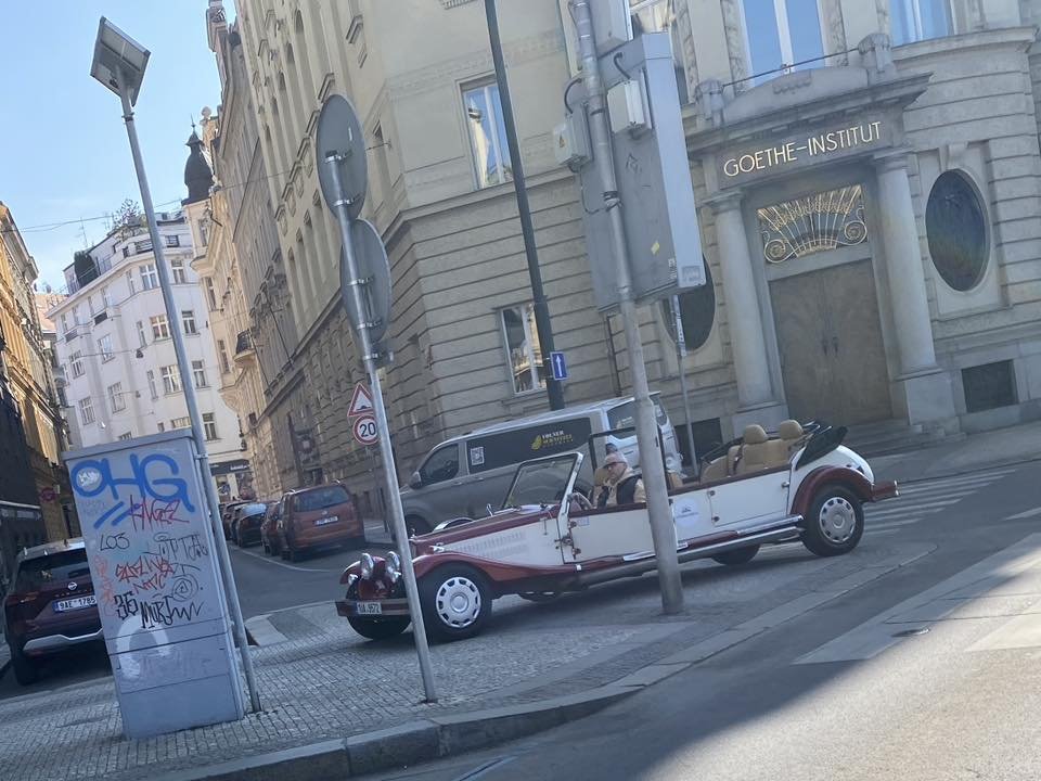 Parkování v Praze tweet media