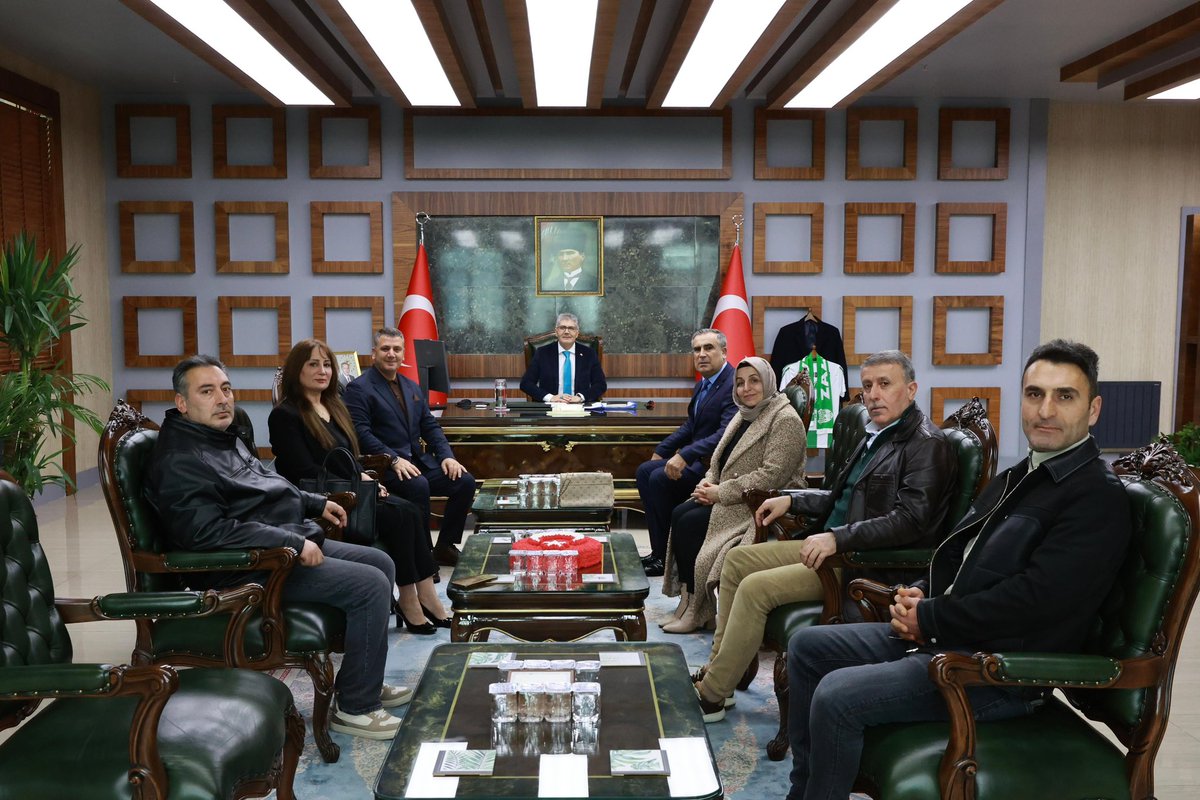 Deva partisi genel merkez Halkla ilişkiler başkan yardımcısı sayın <a href="/mesutgunaydin12/">Mesut Günaydın</a> ve yönetim kurulu üyelerimizle birlikte ilimize yeni atanan valimiz Sayın <a href="/celikcahit/">Cahit Çelik</a> beyi makamında ziyaret ettik  misafir perverliğinden dolayı kendilerine teşekkür ediyor saygılarımı sunuyorum