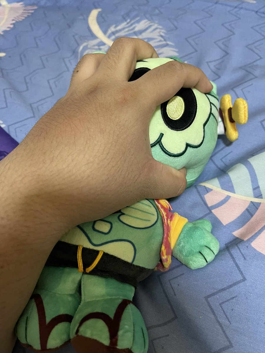 kevinminh_alt's tweet image. #monstercon he finally came today and i can't believe how gloriously ugly he is. look at him. throw rocks at him now. what the hell. he needs to be sopping wet and thrown at a wall