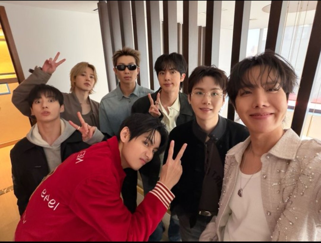 BTS BASE⁷⊙⊝⊜ tweet media