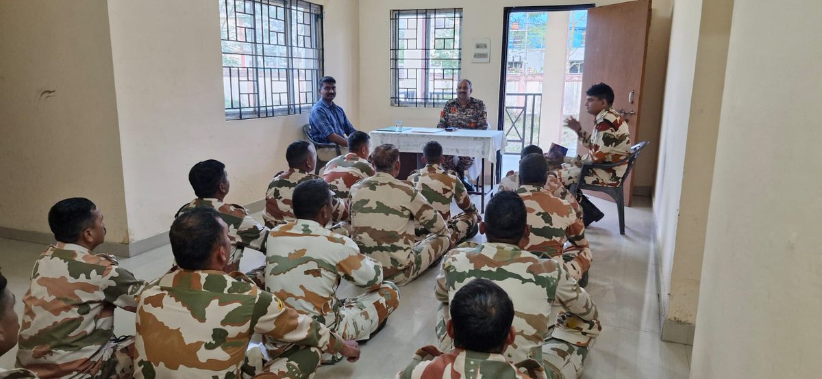 149_bn's tweet image. श्री आशीष यादव,कमांडेंट 149 बटाO ने D/61 बटाO ITBP, डेमोव का दौरा कर आगामी असम विधानसभा चुनाव 2026 के संदर्भ में विस्तृत ब्रीफिंग की।इस दौरान सुरक्षा व्यवस्था समन्वय और संचालन संबंधी महत्वपूर्ण बिंदुओं पर चर्चा की गई 🇮🇳
#AssamElections2026 
#Security #Coordination
@DIGOPSDBRCRPF