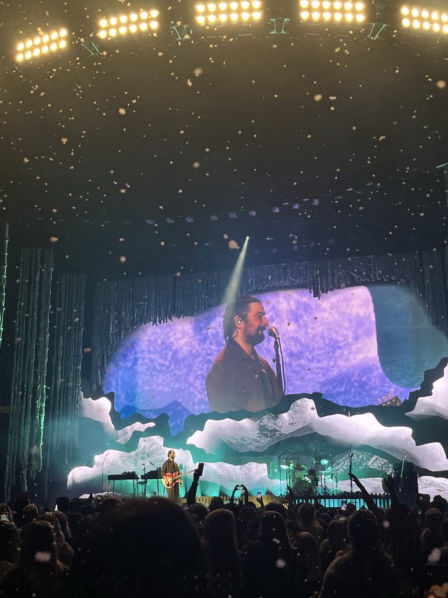 riana🐞 tweet media