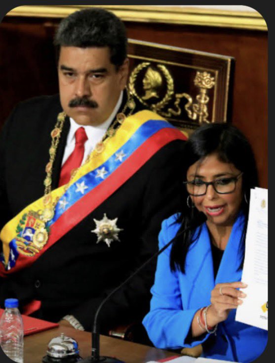 El rastro del desfalco del oro venezolano no deja lugar a dudas: de las 360 toneladas que el BCV tenía en 2013, hoy solo quedan 47. 🇻🇪
Las fiscalías de Suiza y Francia revelan un esquema de más de 2.200 millones de dólares donde el oro de las reservas venezolanas y del Arco