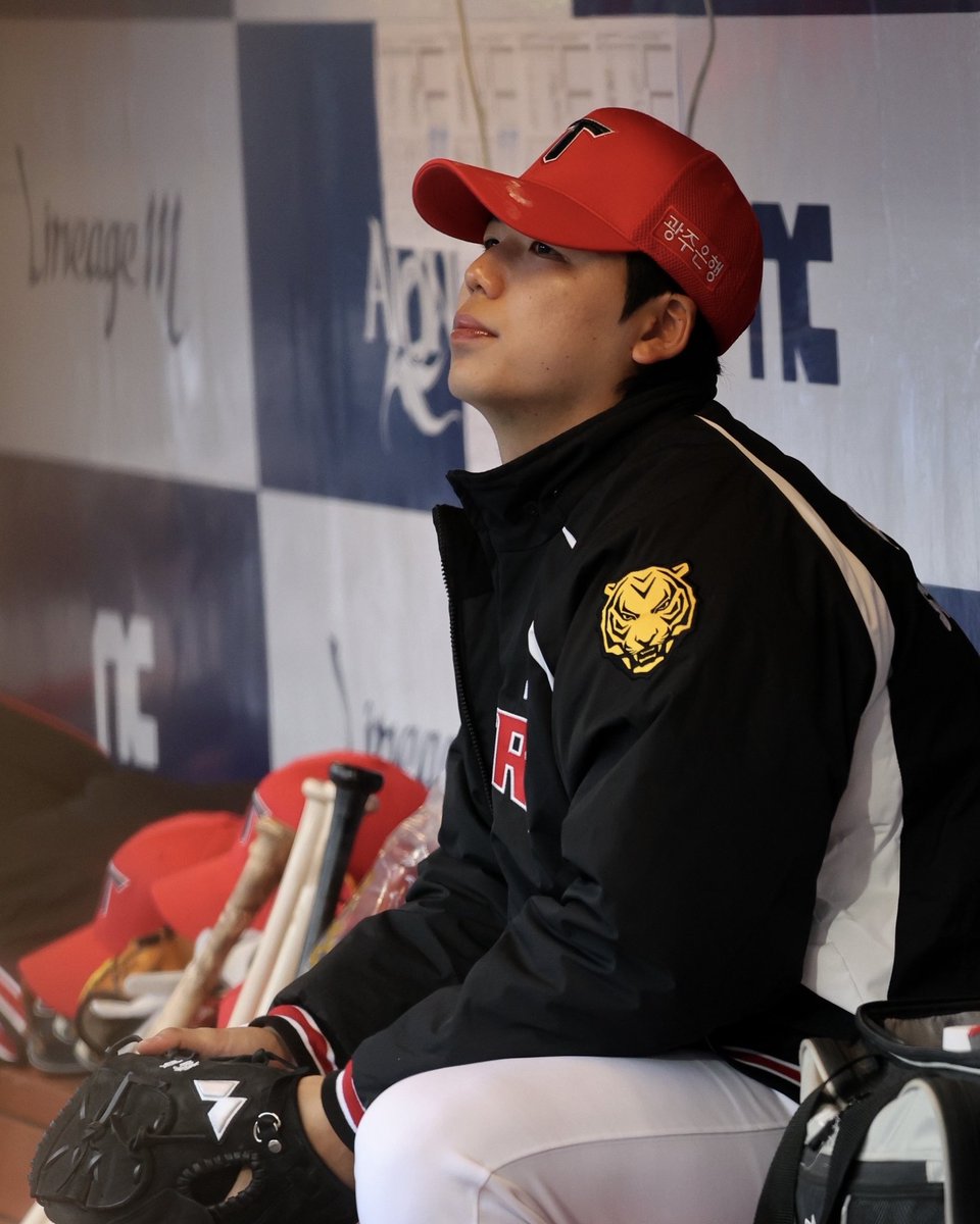 Kiatigers's tweet photo. #Tigers_MI

많이 문의주신
2번은 황동하 선수 손 입니다🐯

마운드에 오르기 전 숨을 고르며
움켜쥔 작은 공 https://t.co/tk2wxIrxwm