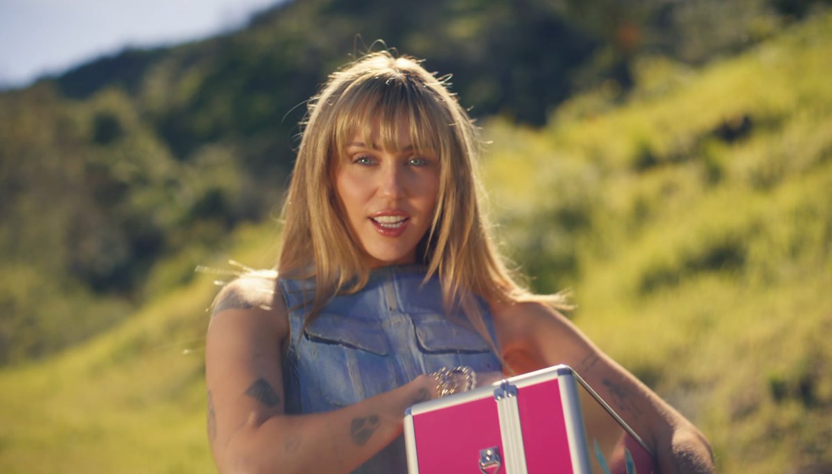 Miley Cyrus News tweet media