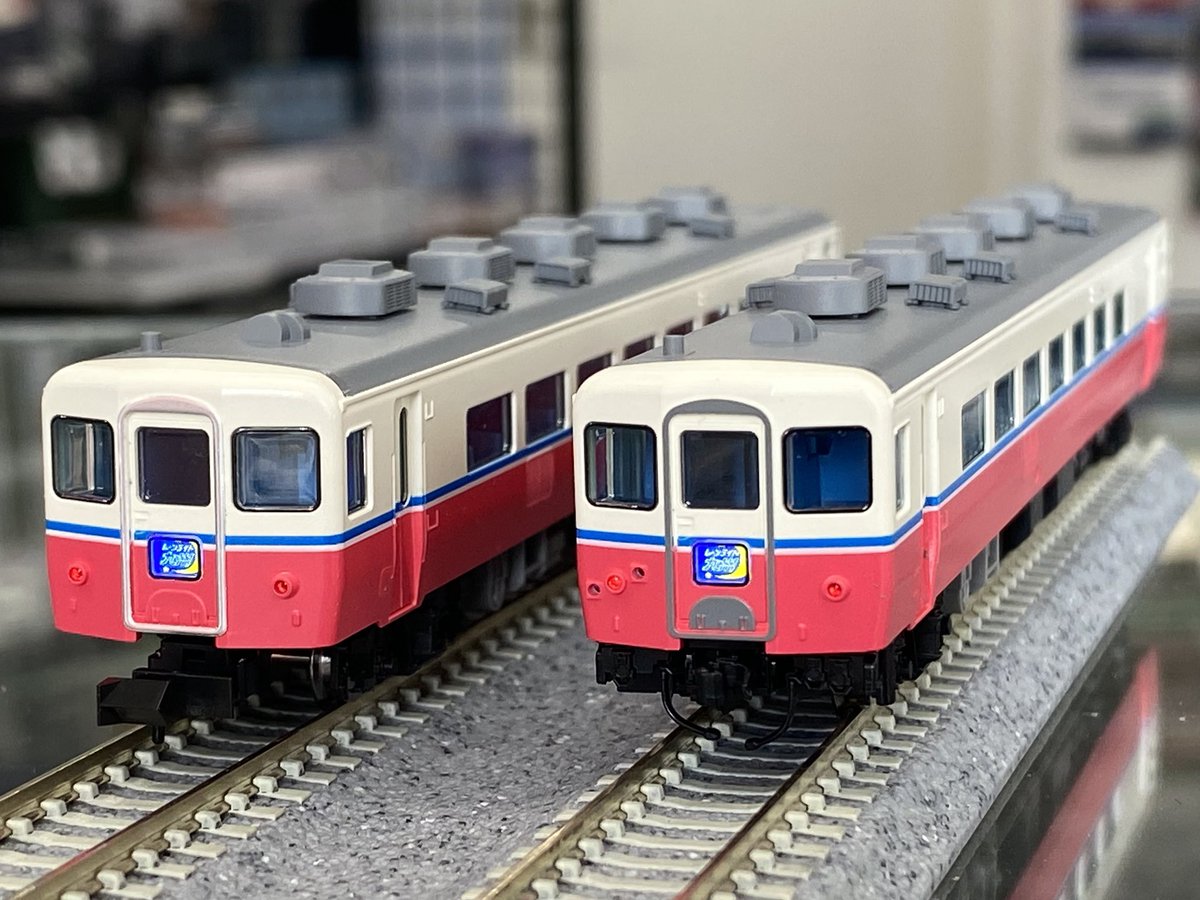 akisanyomokei's tweet photo. 続いての新商品は #TOMIX 97637/97638 14系「ムーンライト九州」🙌

こちらも長らく市場在庫がなかった商品ですが、台車をリニューアルして再生産されました🤗
6両が前期型スハフと展望車、8両セットが前期型と後期型のスハフ1両ずつのセットになっています。

機関車も今！あるうちに是非どうぞ🥳 https://t.co/IB9ZiJoIoA