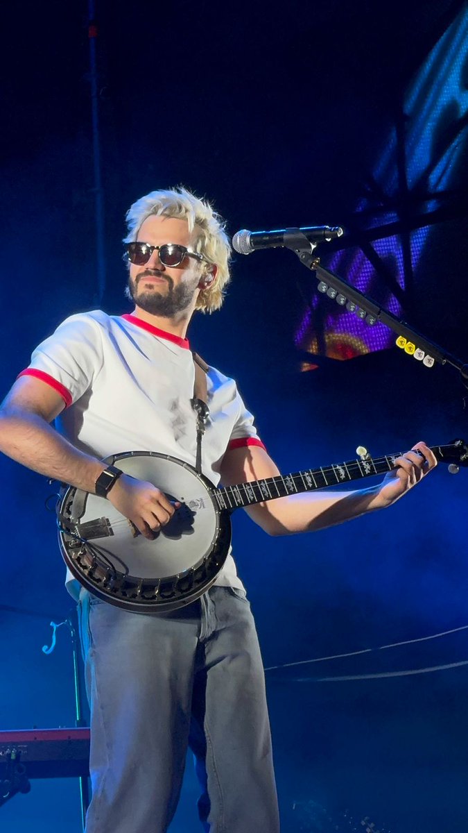 📷|| Levanten la mano quienes pudieron asistir el día de ayer al concierto de los chicos en Irapuato🍓✨