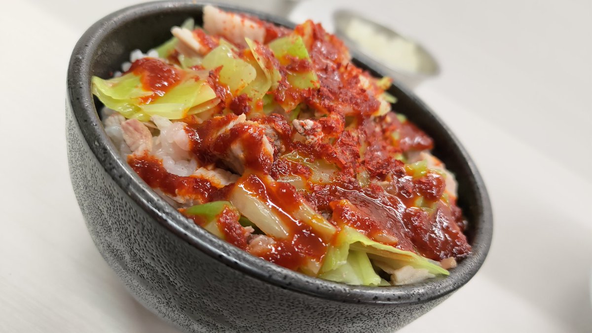 Seagal_eRO's tweet photo. 芸術点高いため、色んな角度から撮った旨辛キャベチャー飯を載せておきます https://t.co/g5LuvdmGGM