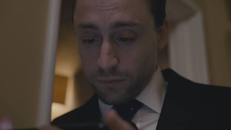 shiv roy's bob tweet media