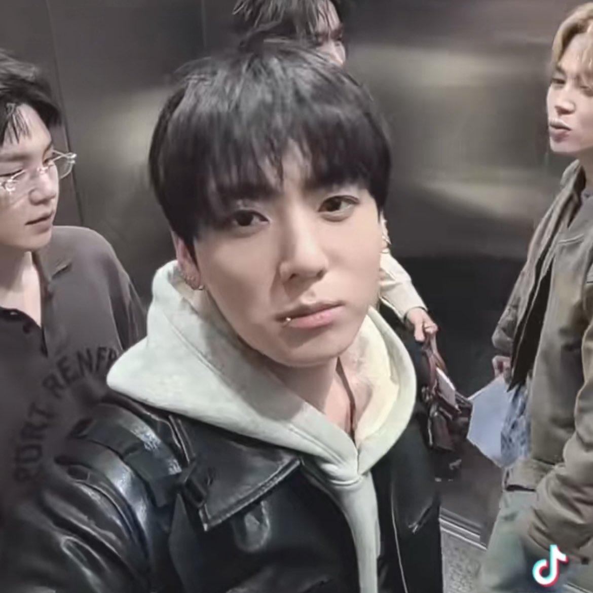 my meloromi 🐰🧸 tweet media