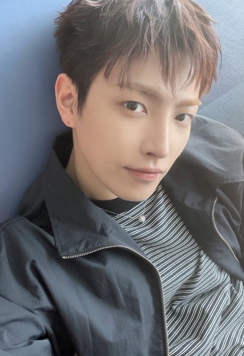 i just want to lay my head on his chest