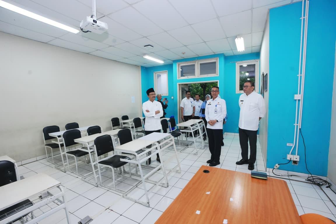 Menteri Sosial Saifullah Yusuf atau Gus Ipul meninjau calon lokasi Sekolah Rakyat di Sekolah Tinggi Ilmu Pelayaran (STIP), Marunda, Jakarta Utara, Jum'at, 27 Maret 2026. Rencananya lokasi ini akan digunakan untuk tambahan Sekolah Rakyat rintisan.