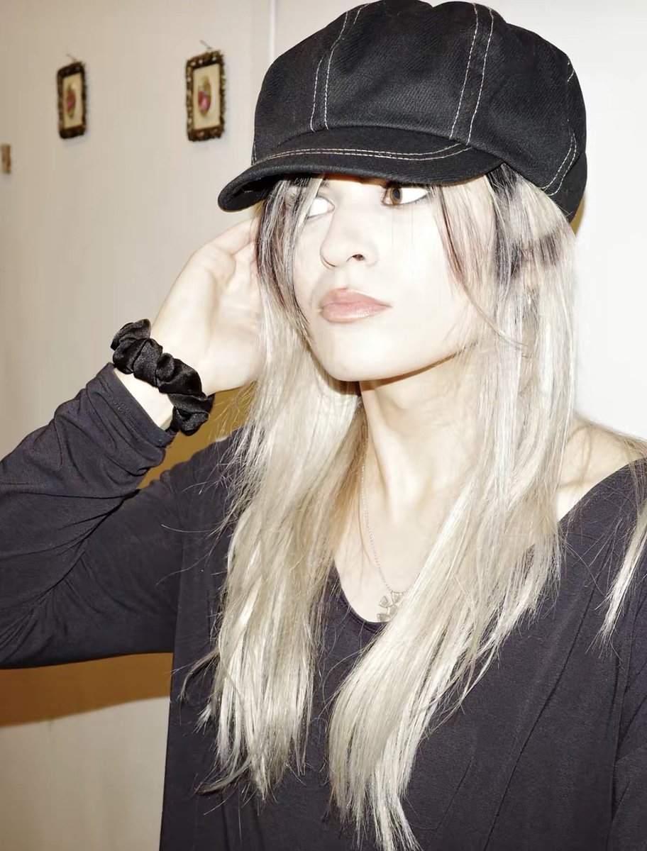 evescores's tweet image. i present to you aprilsoul