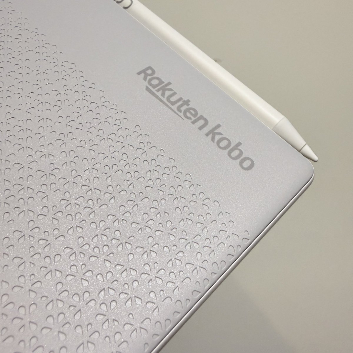 我也開始嘗試使用電子閱讀器了…
終於可以買更多書📖