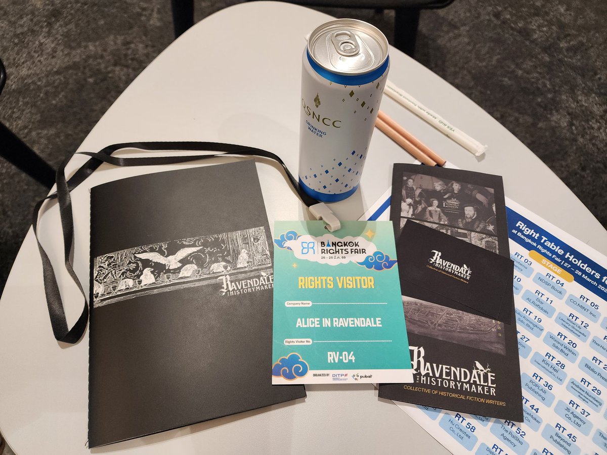 AliceMarryjane's tweet image. มาค่า : ) วันนี้ทั้ง 'วาด เวียงฟ้า' ผู้เขียน #ดาบน้ำไหล และอลิซอยู่ที่งานหนังสือทั้งวันนะคะ ใครอยากถือหนังสือมาหากัน แวะซื้อทุกปกที่ #K27 แล้วเมสเสจมาหาได้น้า 🤭❤️