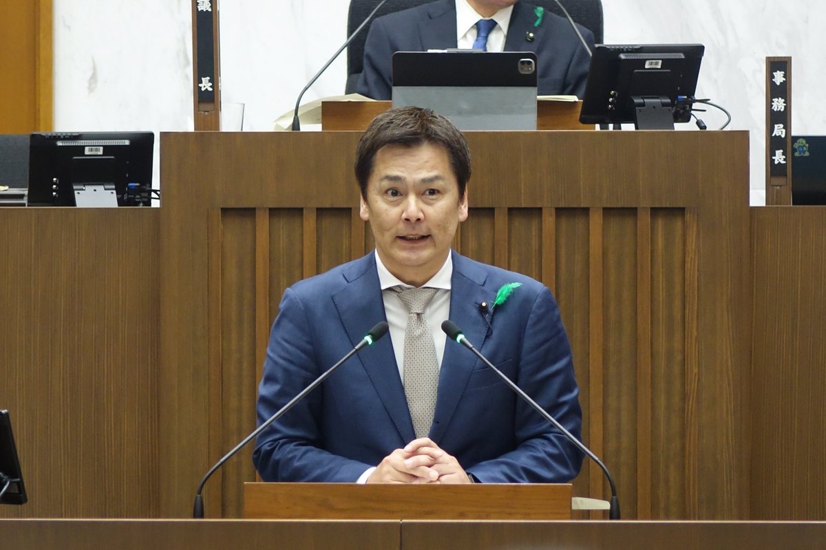 oitakengikai's tweet photo. ✨＼副議長選挙が行われました／✨

3月26日(木)
大友 栄二 議員が副議長を退任され
第106代副議長に 森 誠一 議員が就任されました🎉

お二人の退任・就任あいさつは、インターネット中継の速報版からご覧いただけます🎤📺
▷▷https://t.co/KoN0RSYZWW

＃大分県議会 https://t.co/beHb1AQUiS