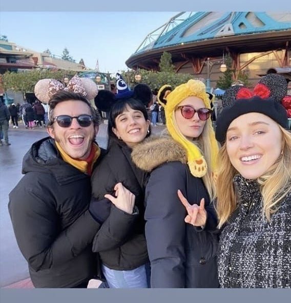 pinkslsg's tweet photo. can we get fun cast trips again 😖 https://t.co/fFVosQvzup