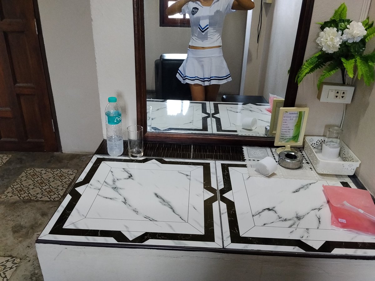 น้อย tweet media