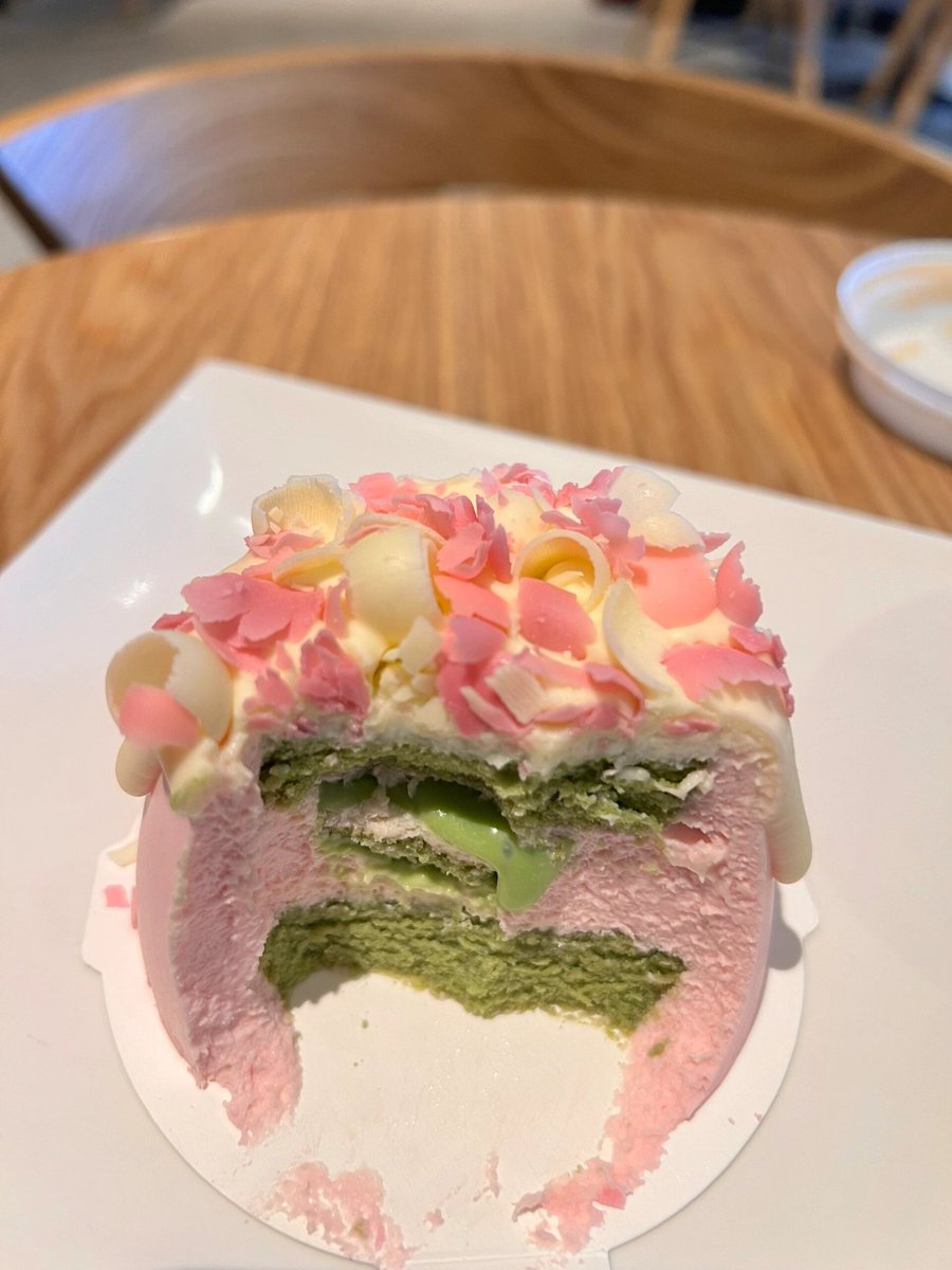 TW3JP3's tweet photo. のんびりとしたアフタヌーンティータイム~
春色あふれるケーキに癒やされる🥰 https://t.co/19SyJgCADE