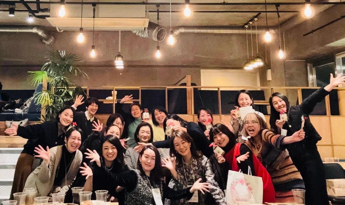 narrative_base's tweet photo. 日々たくさんのプロジェクトが動いていても自分が担当している案件以外については知らないもの。ということで、本日ほやほやで誕生した案件共有会。参加メンバーそれぞれが今月のGoodとBadを共有。Goodで多かったのはやはりチームワークに関するものでした。
https://t.co/m2Sx98cUAf https://t.co/td9uYe7vLX