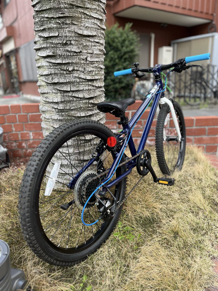 astbikes's tweet image. １年点検でお持ち頂きそのままカスタム致しました。グリップと変速ワイヤーをブルーに、ブレーキワイヤーはグリーンに変更し新車の様な気持ちで乗って下さいね。カッコ良いし
#マウンテンバイク
#ヨツバサイクル
#astbikes
#astforest
#練馬板橋
#和光市秩父市
astbikes.square.site