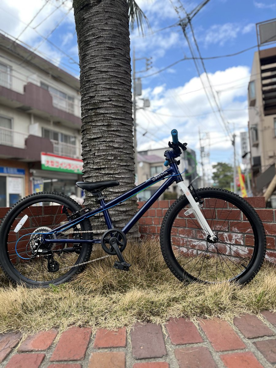 astbikes's tweet image. １年点検でお持ち頂きそのままカスタム致しました。グリップと変速ワイヤーをブルーに、ブレーキワイヤーはグリーンに変更し新車の様な気持ちで乗って下さいね。カッコ良いし
#マウンテンバイク
#ヨツバサイクル
#astbikes
#astforest
#練馬板橋
#和光市秩父市
astbikes.square.site