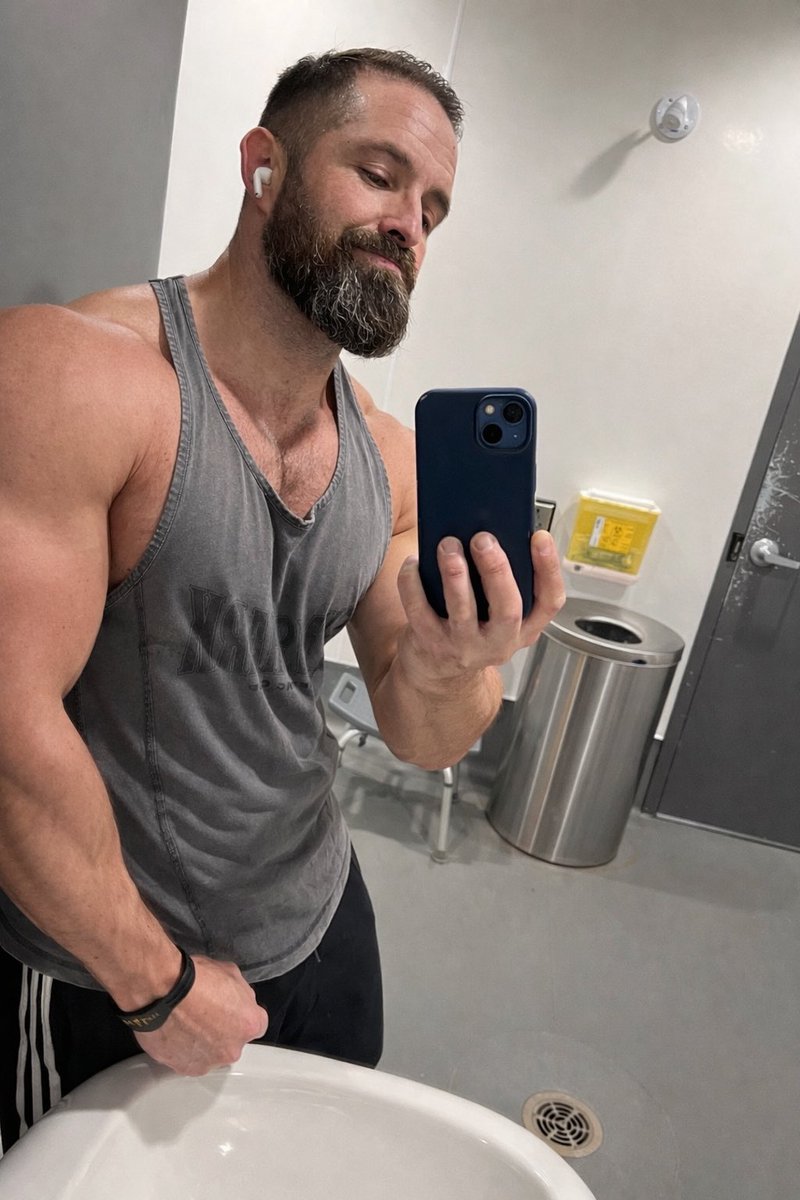Jkrodr's tweet photo. Late workout felt good 💪 https://t.co/urlaeNpK0u